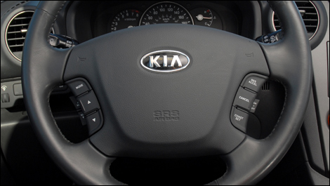 Kia Rondo 2008. 2008 Kia Rondo EX-V6 7-Seater