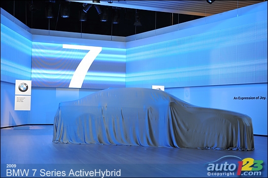 La nouvelle BMW Z4 se d�couvre devant le public de Detroit