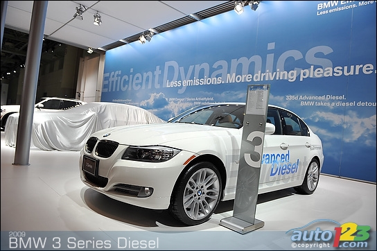 BMW shows off 7-Series Active Hybrid and Z4 in Toronto BMW shows off 7-Series Active Hybrid and Z4 in Toronto