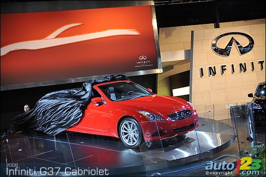 Nissan pr�sente le Cube, la 370Z, l'Infiniti G37 Cabriolet et deux prototypes � Toronto
