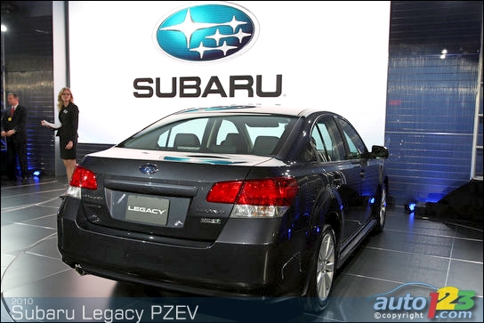 La Subaru Legacy 2010 présentée au Salon de New York La Subaru Legacy 2010 présentée au Salon de New York