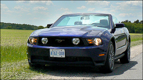 Ford dials up the style and snort for 2010 Mustang GT