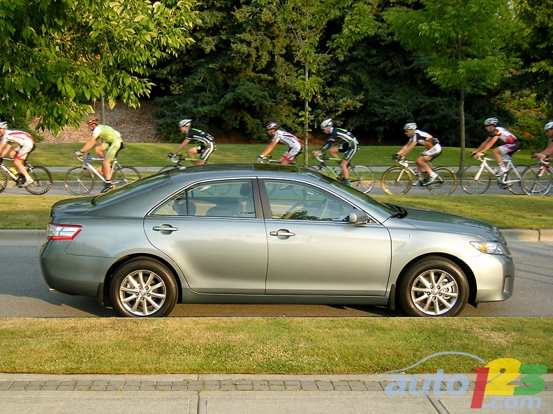 Toyota Camry Hybride 2010 : essai routier