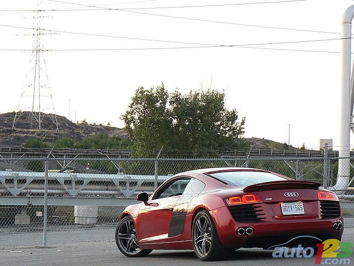 2010 Audi R8 4.2 Review (video) 2010 Audi R8 4.2 Review (video)