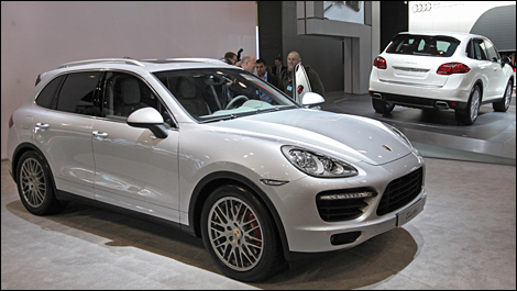 2011 porsche cayenne turbo white. 2011 Porsche Cayenne Turbo (L)