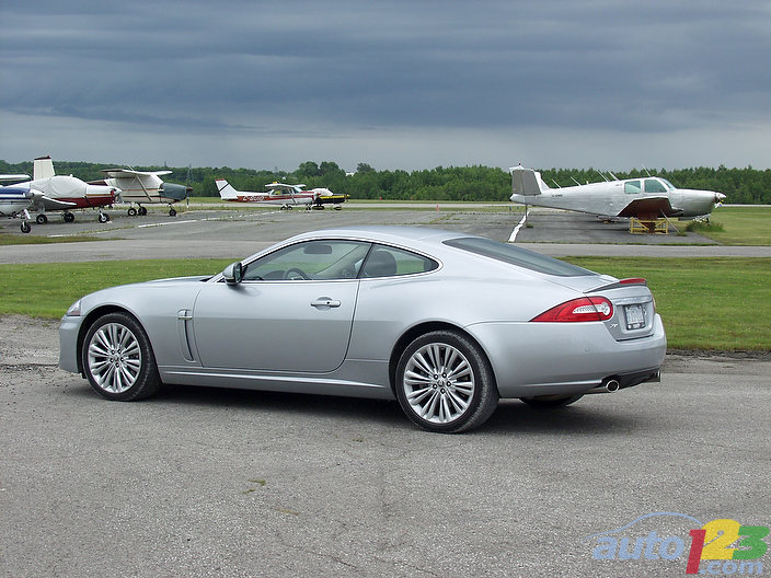 Jaguar XK Portfolio Coupé 2010 : essai routier Jaguar XK Portfolio Coupé 2010 : essai routier
