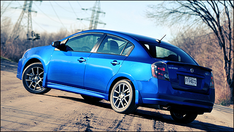 The Sentra SER gets blackedout headlight and taillight clusters