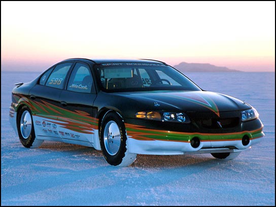 PONTIAC BONNEVILLE BREAKS 200 MPH SPEED BARRIER AT SALT FLATS