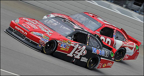 Tony Stewart fighting with Kevin Harvick (Photo: nascar.com)