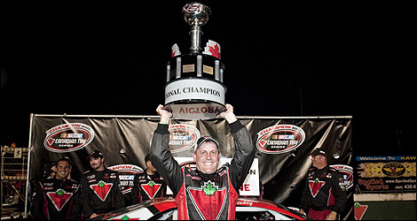 Scott Steckly décroche son deuxième titre de champion de la série NASCAR Canadian Tire. (Photo: Matthew Manor/NASCAR)