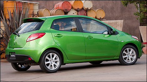 http://www.auto123.com/ArtImages/146129/mazda2-2013_i01.jpg