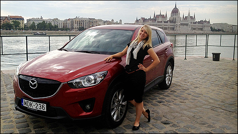 Mazda CX-5 Skyactiv front 3/4 view