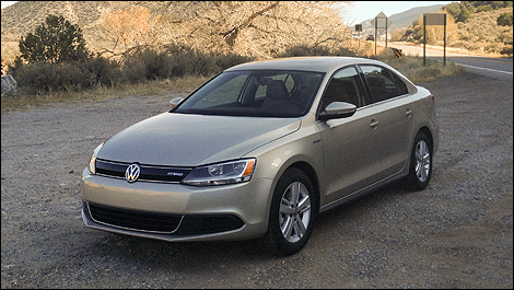 2013 Volkswagen Jetta Hybrid 3/4 front view