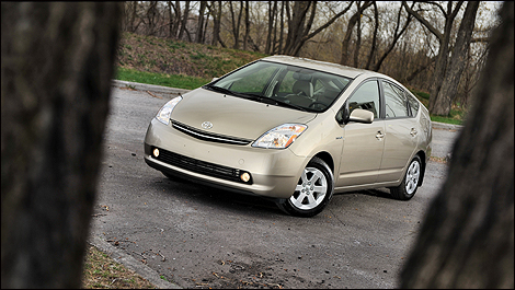 2009 Toyota Prius front 3/4 view