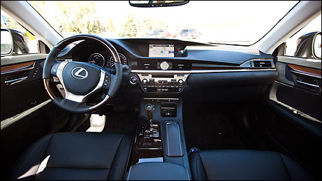 2013 Lexus 300h interior