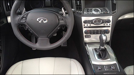 2013 Infiniti IPL Convertible interior