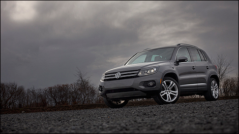 2012 Volkswagen Tiguan front 3/4 view