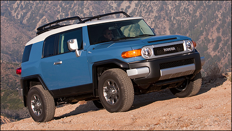 2013 Toyota FJ Cruiser front 3\4 view