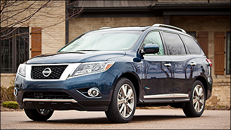 2014 Nissan Pathfinder Hybride 3/4 view