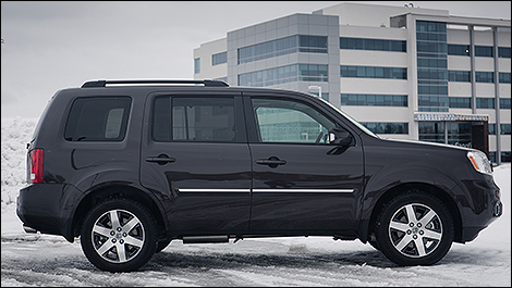 2013 Honda Pilot Touring right side view