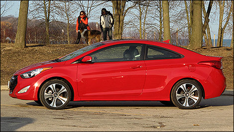 Hyundai Elantra Coupe SE 2013 vue coté