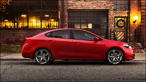 Dodge Dart 2013 vue côté