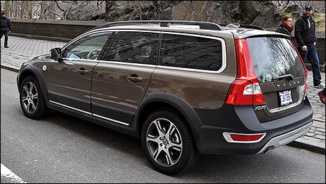 2013 Volvo XC70 T6 AWD 3/4 view
