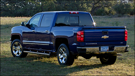 2014 Chevrolet Silverado rear 3/4 view