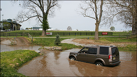 2013 Land Rover LR4 rear 3/4 view