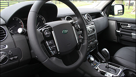 2013 Land Rover LR4 driver's cockpit