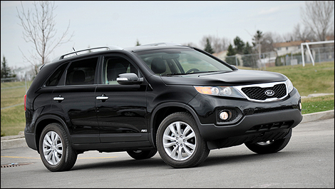 2011 Kia Sorento front 3/4 view