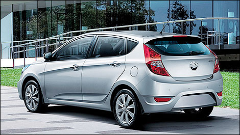 2013 Hyundai Accent 5 doors rear 3/4 view