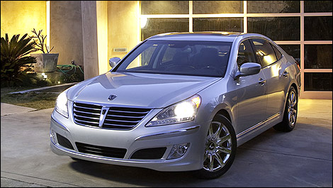 2013 Hyundai Equus 3/4 view