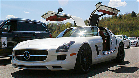 2013 Mercedes-Benz SLS AMG GT 3/4 view