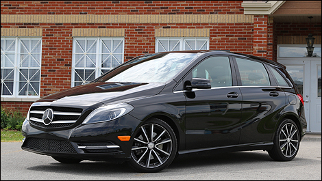 2013 Mercedes B-Class B250 Sports Tourer front 3/4 view