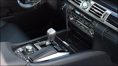 2013 Lexus LS 600h L inside details