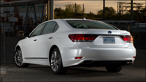 2013 Lexus LS 600h L front 3/4 view