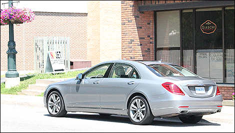 2014 Mercedes-Benz S-Class rear 3/4 view