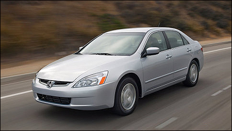 2005 Honda Accord Hybrid 3/4 view