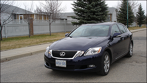 2011 Lexus GS 350 front 3/4 view