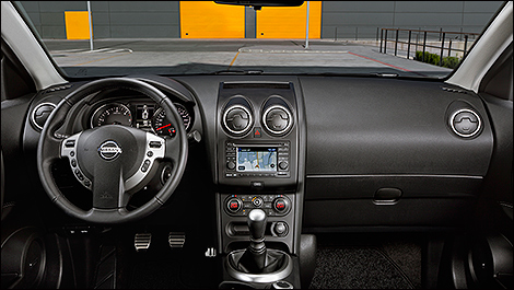 2014 Nissan Qashqai cabin