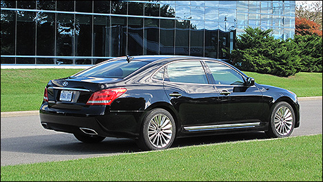 2014 Hyundai Equus Ultimate 3/4 view