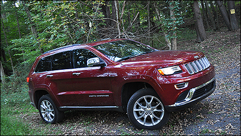 2014 Jeep Grand Cherokee Summit 3/4 view