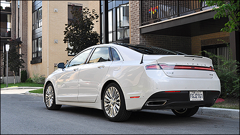 2013 Lincoln MKZ rear 3/4 view