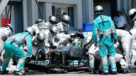 F1 Mercedes pitstop