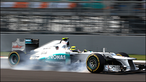 F1 Nico Rosberg Mercedes front wheel lock up