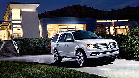 2015 Lincoln Navigator 3/4 view