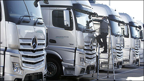 F1 Mercedes trucks