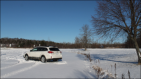 2014 Subaru Outback rear 3/4 view