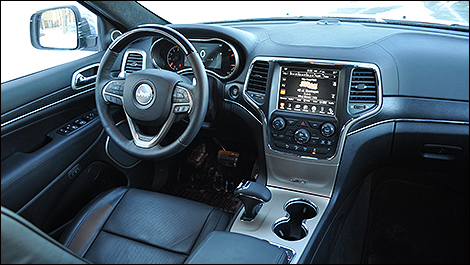 2014 Jeep Grand Cherokee Summit EcoDiesel cabin